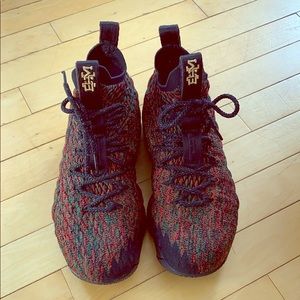 Sneakers LeBron 15 size 5.5